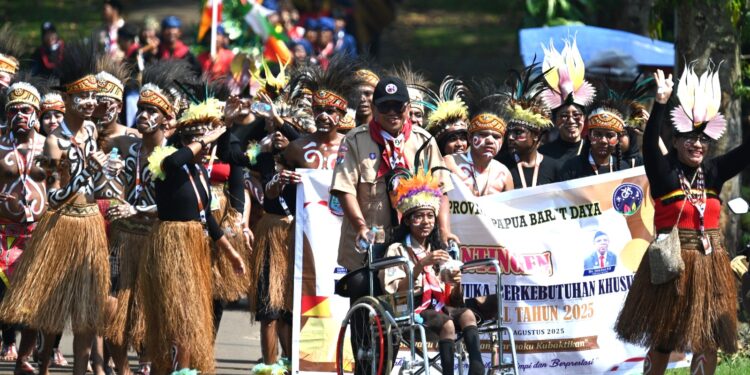 Peserta PPBK Nasional Tahun 2025 Tampilkan Ragam Budaya Di Giat Karnaval Bhineka Tunggal Ika