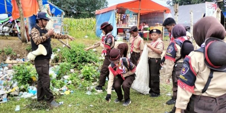 Mengabdi dengan Hati, Bakti Tiada Henti: Pramuka Patimpeng Jadikan Lingkungan Bersih sebagai Aksi Nyata Dasa Darma