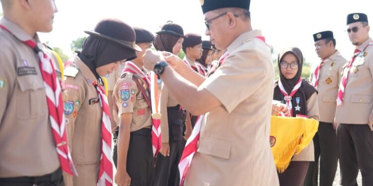 Ketua Kwarcab Mamuju Tengah Kukuhkan 15 Pramuka Garuda