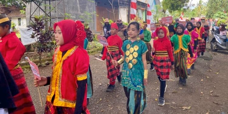 Bhinneka Tunggal Ika dan Semangat Pahlawan: Gelora Patriotisme Karnaval Pramuka Patimpeng