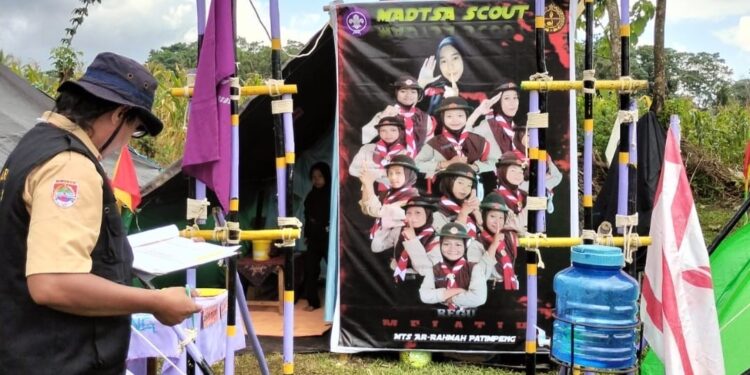 Jejak Kreatif Pramuka Patimpeng: Rajut Semangat, Ukir Karya, Latih Kreativitas Melalui Tapak Perkemahan