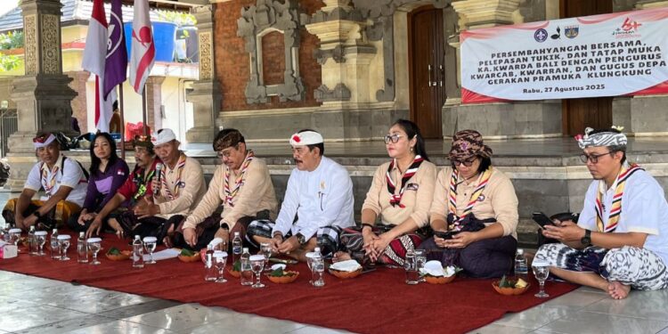 Kwarda Bali Lepasliarkan Tukik di Pantai Watu Klotok pada Peringatan Hari Pramuka ke-64