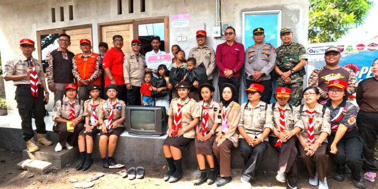 Pramuka Buleleng Serahkan Dua Rumah Layak Huni Untuk Warga Kurang Mampu