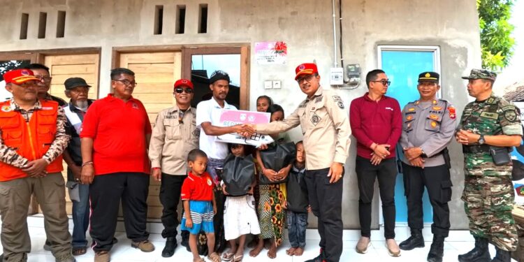 Pramuka Buleleng Serahkan Dua Rumah Layak Huni Untuk Warga Kurang Mampu