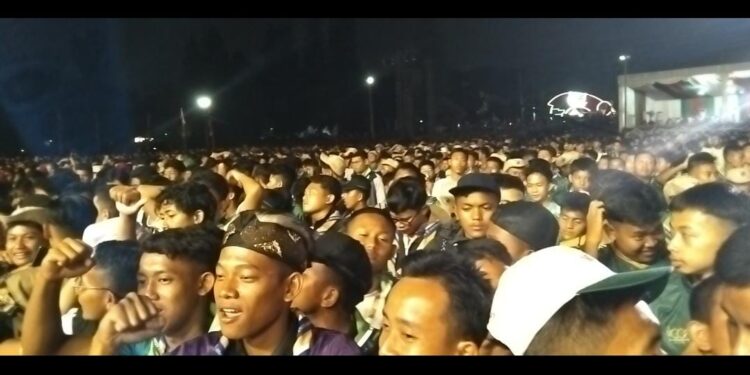 Iwan Fals Ciptakan Lagu “100 Tahun Gontor”, Peserta WMSJ Bernyanyi Bersama