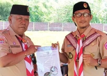Kak Yusran A. Yahya Ukir Dedikasi, Bina Masa Depan: Lencana Manik Kayu Jadi Bukti Pengabdian