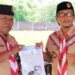 Kak Yusran A. Yahya Ukir Dedikasi, Bina Masa Depan: Lencana Manik Kayu Jadi Bukti Pengabdian