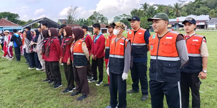 Kolaborasi Kwarran Kertanegara dan Relawan Gelar Aksi Bersih Desa Bersih Kota