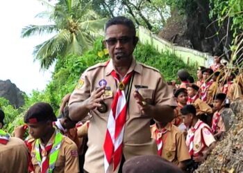 Peserta Jambore Cabang 2025 Tour Wisata Menapak Legenda Tuan Tapa, Sambil Membersihkan Situs Sejarah dan Makam