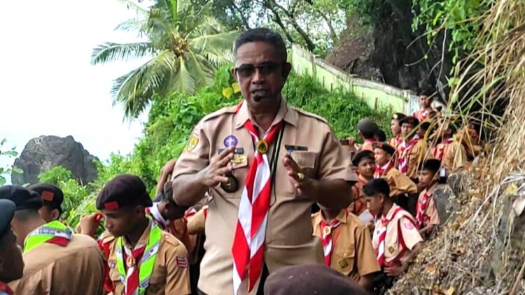 Peserta Jambore Cabang 2025 Tour Wisata Menapak Legenda Tuan Tapa, Sambil Membersihkan Situs Sejarah dan Makam