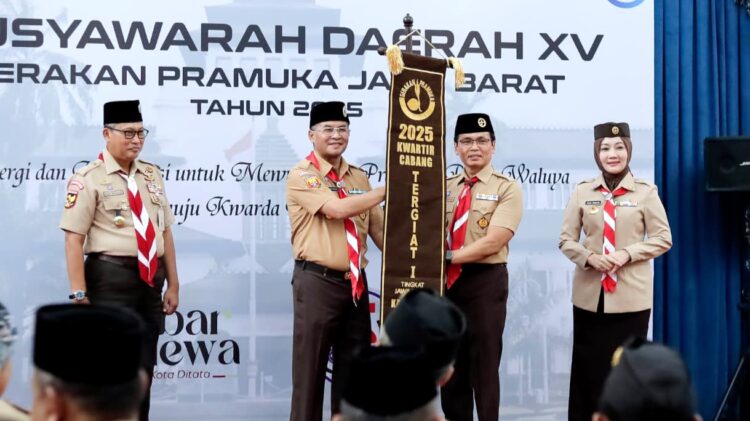 Disaksikan Ketua Kwarnas, Kak Agus Ridho Terima Penghargaan Kwarcab tergiat 1 Jawa Barat Saat Musda XV