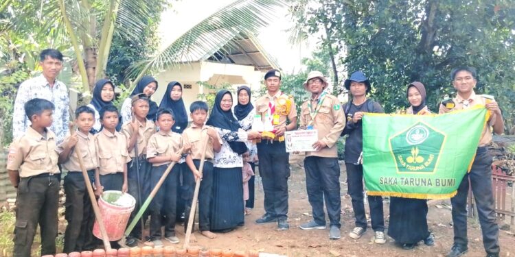 Bakti Dewan Saka Tarunabumi Patimpeng: Menanam Ilmu, Menuai Ketahanan Pangan Mulai dari Sekolah