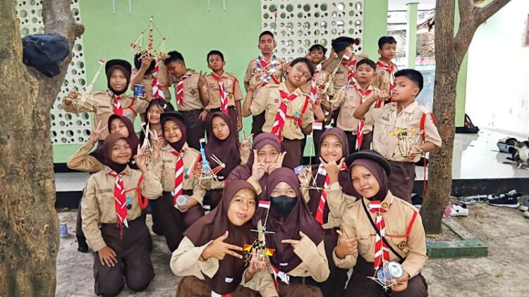 Asiknya Pramuka SD Negeri Cibeureum Kwarran Cileungsi berlatih Simpul