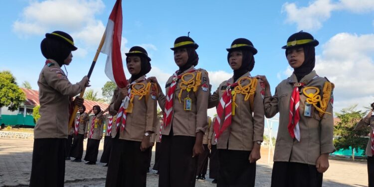 Prosesi Khidmat Pelantikan 4 Putra dan 4 Putri Penegak Bantara Ambalan Tomau UPT SMAN 19 Bone