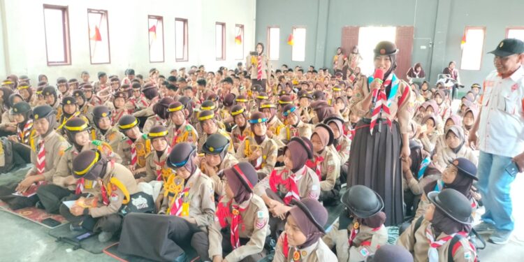 Kontingen Pramuka Kwarran Patimpeng Tampil Penuh Semangat dan Antusias di Pra JOTA-JOTI Kahu 2025