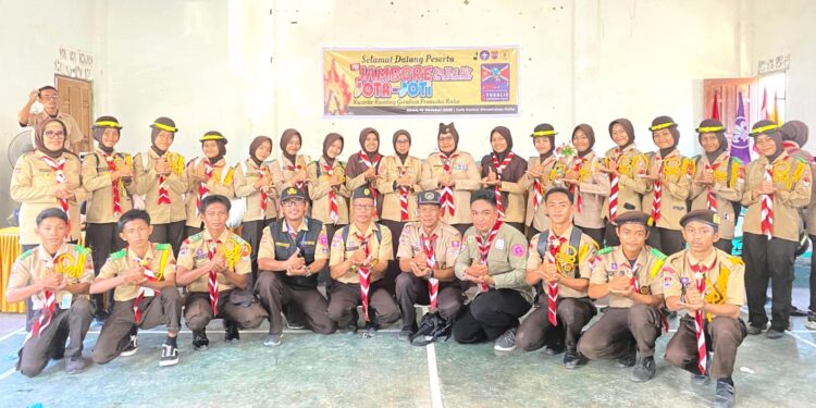 Kontingen Pramuka Kwarran Patimpeng Tampil Penuh Semangat dan Antusias di Pra JOTA-JOTI Kahu 2025
