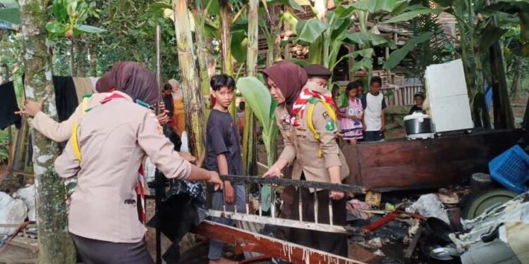 Api Padam, Semangat Menyala: Aksi Sigap Saka Tarunabumi Patimpeng, Ringankan Beban Korban Kebakaran