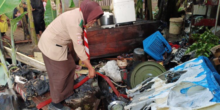 Api Padam, Semangat Menyala: Aksi Sigap Saka Tarunabumi Patimpeng, Ringankan Beban Korban Kebakaran