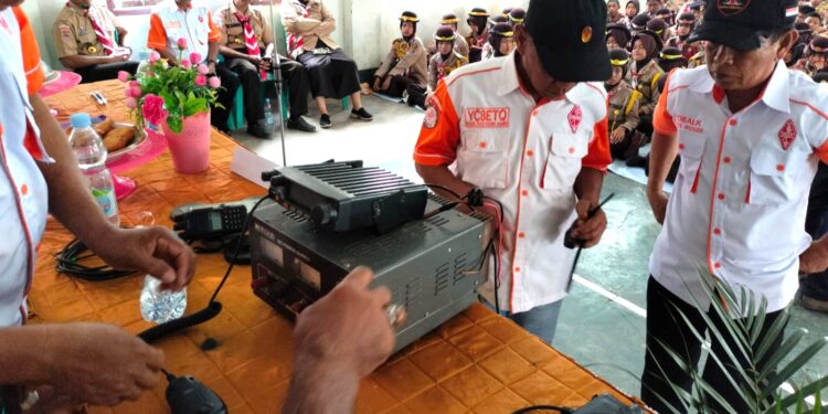 Sukses Gelar Pra Jota-Joti, Kwarran Kahu Bekali Anggota Pramuka dengan Keterampilan Komunikasi Radio Amatir dan Internet Sehat