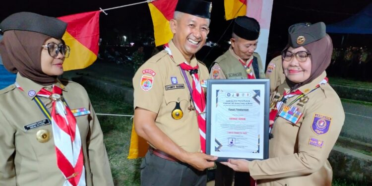 Kwarran Kahu Beri Penghargaan, Apresiasi Tinggi untuk Partisipasi Kwartir Ranting dalam JOTA-JOTI 2025