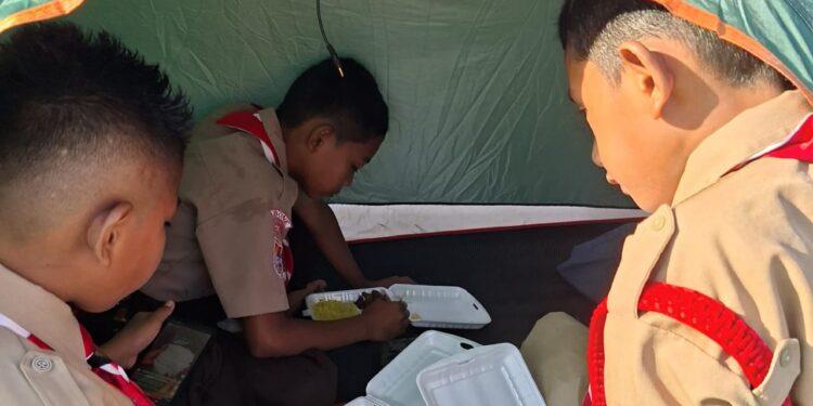 Melintasi Batas Desa dan Kecamatan: Semangat Penggalang SD Inpres 3/77 Masago, Raih Ilmu Komunikasi Global dan Internet Sehat di JOTA-JOTI 2025