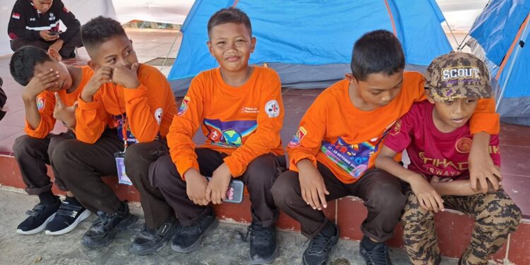 Melintasi Batas Desa dan Kecamatan: Semangat Penggalang SD Inpres 3/77 Masago, Raih Ilmu Komunikasi Global dan Internet Sehat di JOTA-JOTI 2025