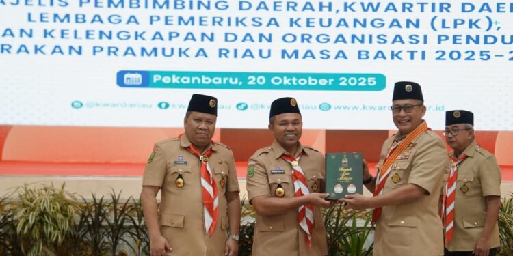 Kwarnas Kukuhkan Mabida, LPK, dan Pengurus Kwarda Riau Masa Bakti 2025–2030