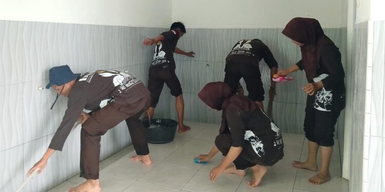 Inspirasi Ketaqwaan: Saka Tarunabumi Patimpeng Ajak Generasi Muda Peduli Kebersihan Tempat Ibadah