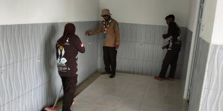 Inspirasi Ketaqwaan: Saka Tarunabumi Patimpeng Ajak Generasi Muda Peduli Kebersihan Tempat Ibadah