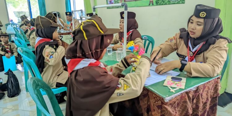 Sepuluh Pramuka Siaga SDN 2 Papringan Ikuti Penilaian Pramuka Garuda