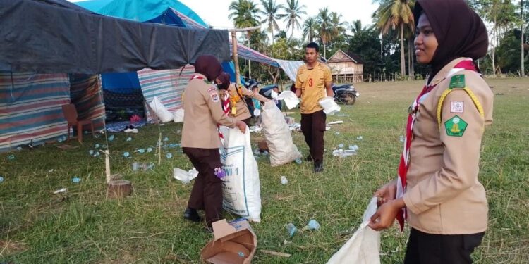 Dari Euforia Panen ke Edukasi Lingkungan: Pengabdian Tulus Saka Tarunabumi Patimpeng, Aksi Bersih yang Menginspirasi