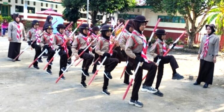 Pramuka SDN 260 Masago Latih Disiplin dan Kekompakan Penggalang SD dalam LKBB Tongkat