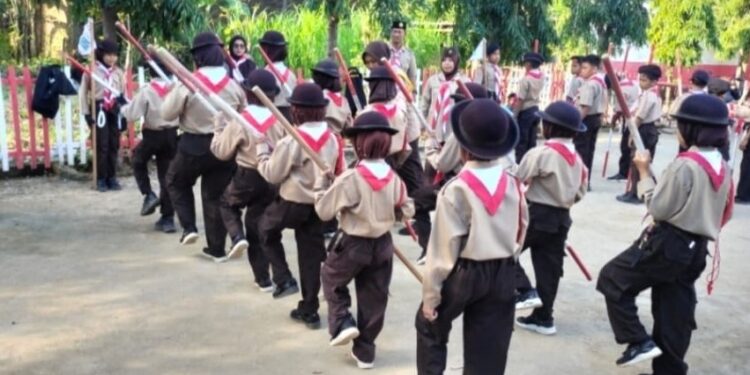 Pramuka SDN 260 Masago Latih Disiplin dan Kekompakan Penggalang SD dalam LKBB Tongkat
