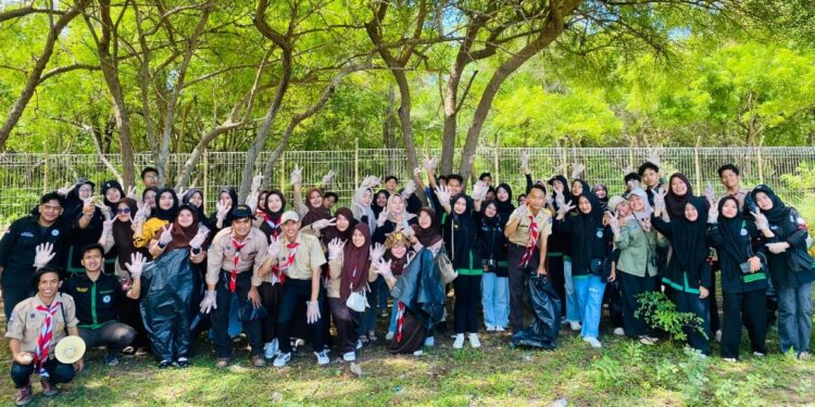 Pramuka UIN Sultanah Nahrasiyah Ajak Mahasiswa Jaga dan Lestarikan Pantai Lewat Aksi Kolaborasi