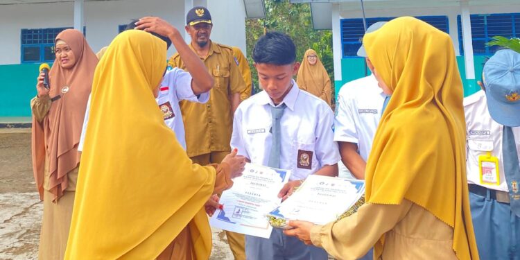 Ambalan Tomau SMAN 19 Bone: “Menyala” dalam Komunikasi Radio dan Digital, Sekaligus Ketangguhan di Perkemahan