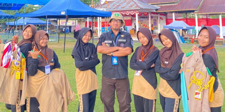 Ambalan Tomau SMAN 19 Bone: “Menyala” dalam Komunikasi Radio dan Digital, Sekaligus Ketangguhan di Perkemahan