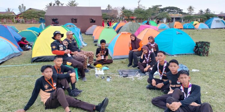 Ambalan Tomau SMAN 19 Bone: “Menyala” dalam Komunikasi Radio dan Digital, Sekaligus Ketangguhan di Perkemahan