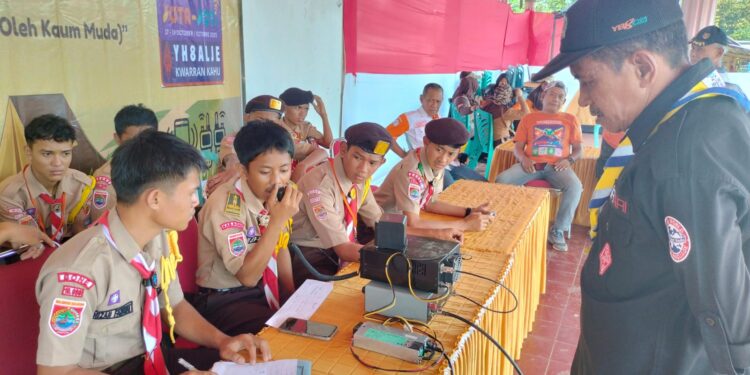 Ambalan Tomau SMAN 19 Bone: “Menyala” dalam Komunikasi Radio dan Digital, Sekaligus Ketangguhan di Perkemahan