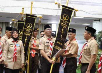 Gubernur Lampung Serahkan Penghargaan Kwarcab Tergiat 2025. Berikut Ini Daftar Peraihnya