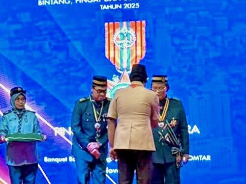 Andalan Nasional Gerakan Pramuka Terima Penghargaan Pingat Kepujian Mutiara dari Persekutuan Pengakap Malaysia (PPM)