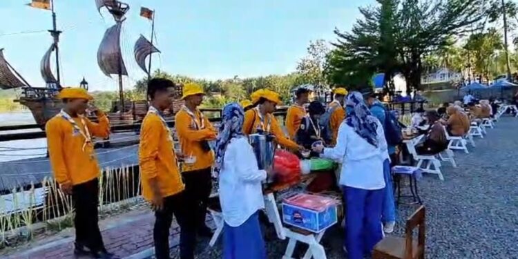 Di Arena Peran Saka Nasional, para Peserta Disuguhkan Binthe Biluhuta dan Kopi Pinogu oleh Saka Tarunabumi Bone Bolango