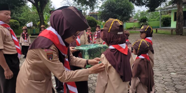 Pangkalan SD Negeri 4 Rempoah Baturraden Gelar Pelantikan Pramuka Siaga Mula dan Siaga Bantu