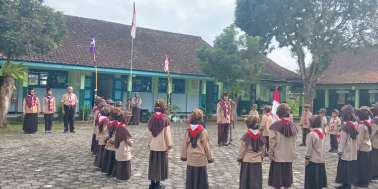 Pangkalan SD Negeri 4 Rempoah Baturraden Gelar Pelantikan Pramuka Siaga Mula dan Siaga Bantu