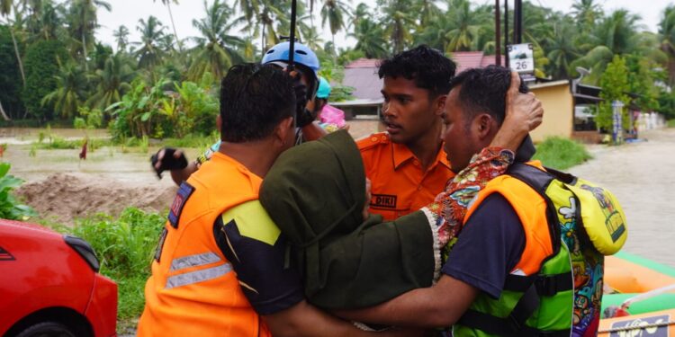 Brigade Rescue Pramuka (BARESKA) Kwarcab Padang Pariaman Gerak Cepat Bantu Warga Terdampak Banjir di Nagari Ulakan