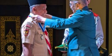 Wakil Kepala Pusdiklatnas Gerakan Pramuka Terima Penghargaan dari Persekutuan Pengakap Malaysia