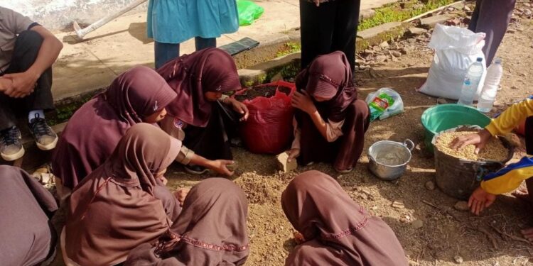 Pramuka Bukan Sekadar Tepuk Tangan, tapi Keterampilan Tangan: Saka Tarunabumi Patimpeng Ajarkan Bokashi, Tumbuhkan Generasi Muda Pertanian