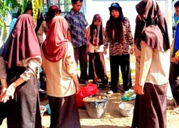 Pramuka Bukan Sekadar Tepuk Tangan, tapi Keterampilan Tangan: Saka Tarunabumi Patimpeng Ajarkan Bokashi, Tumbuhkan Generasi Muda Pertanian