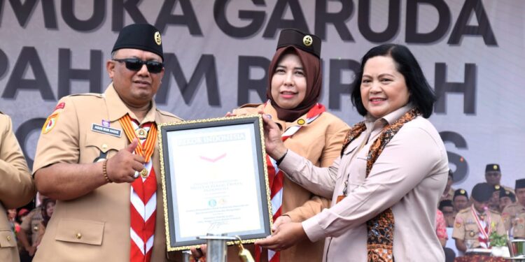 MURI Resmi Catat Pelantikan 13.149 Pramuka Garuda Banyumas Cinta Bangga Paham Rupiah Masuk Rekor Indonesia