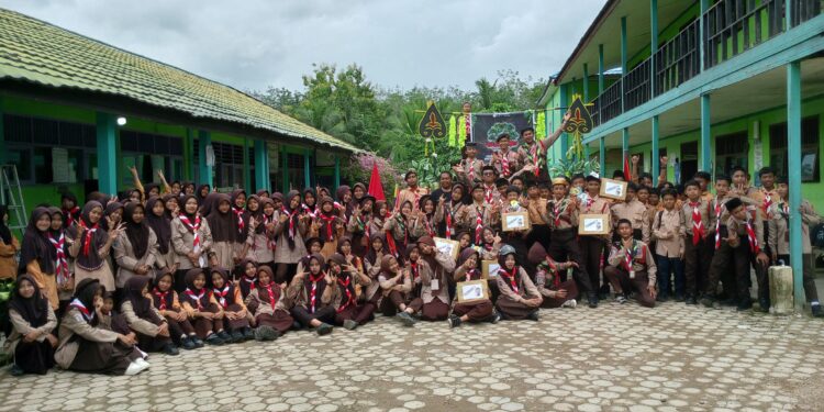 Pangkalan MTsN 6 Tabalong Melaksanakan Pelantikan Tingkatan Pramuka Penggalang Ramu, Rakit, dan Terap