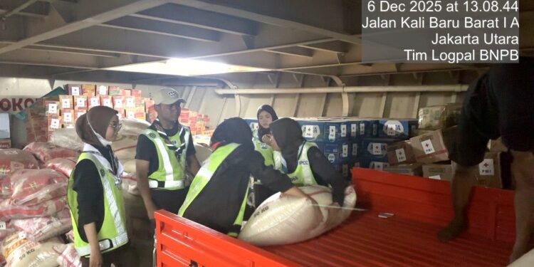 Pramuka Jakarta Gelar Aksi Kemanusiaan di Posko Logistik Bantuan Bencana Alam Sumatera